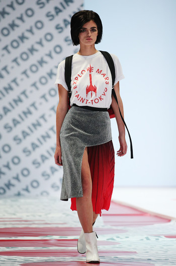 Mercedes Benz Fashion Week Russia: Миногарова и Паника на подиуме Saint-Tokyo весна-лето 2018 Mercedes Benz Fashion Week Russia: Миногарова и Паника на подиуме Saint-Tokyo весна-лето 2018