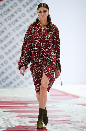 Mercedes Benz Fashion Week Russia: Миногарова и Паника на подиуме Saint-Tokyo весна-лето 2018 Mercedes Benz Fashion Week Russia: Миногарова и Паника на подиуме Saint-Tokyo весна-лето 2018