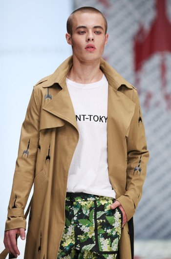 Mercedes Benz Fashion Week Russia: Миногарова и Паника на подиуме Saint-Tokyo весна-лето 2018 Mercedes Benz Fashion Week Russia: Миногарова и Паника на подиуме Saint-Tokyo весна-лето 2018
