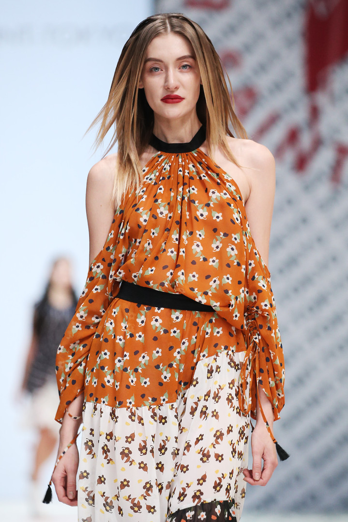 Mercedes Benz Fashion Week Russia: Миногарова и Паника на подиуме Saint-Tokyo весна-лето 2018 Mercedes Benz Fashion Week Russia: Миногарова и Паника на подиуме Saint-Tokyo весна-лето 2018