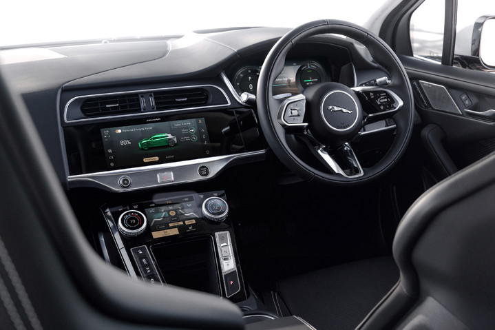 Ladies First прошел в Jaguar Land Rover Experienc Ladies First прошел в Jaguar Land Rover Experienc