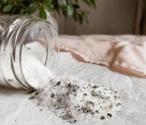 Как эпсомская соль способствует оздоровлению и похудению