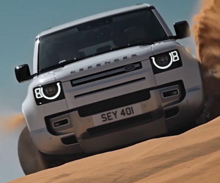 Супервнедорожник Land Rover Defender: обзор FashionTime.ru Супервнедорожник Land Rover Defender: обзор FashionTime.ru