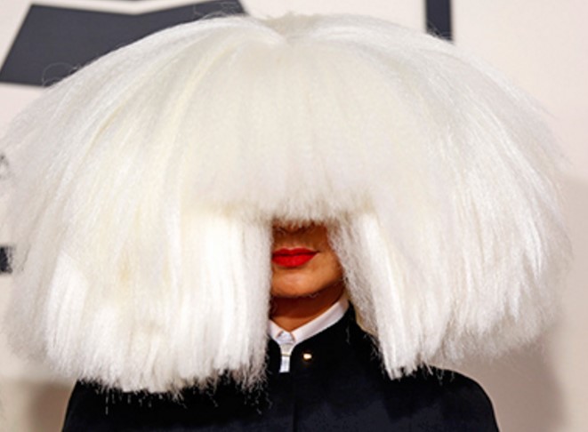 Певица Sia объяснила, почему скрывает свое лицо
