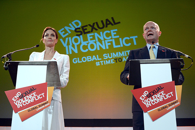 Анджелина Джоли и Уильям Хейг на саммите End Sexual Violence in Conflict Анджелина Джоли и Уильям Хейг на саммите End Sexual Violence in Conflict