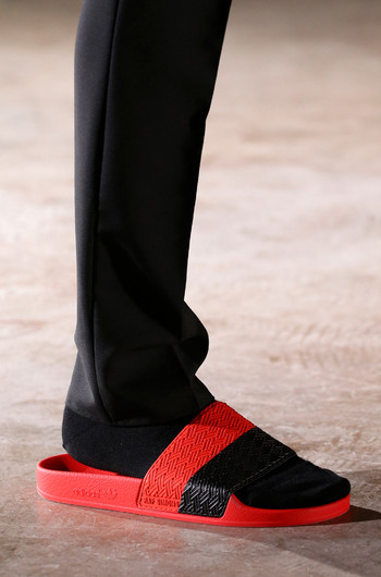 Показ коллекции Raf Simons