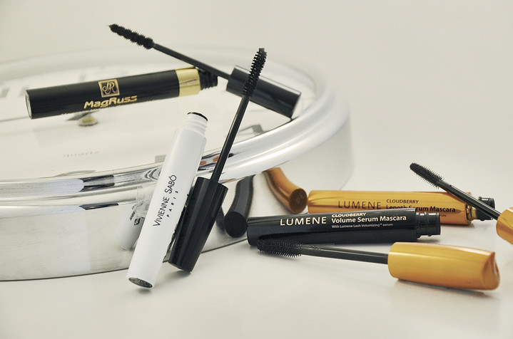 Слева направо: термотушь MagRuss, тушь Vivienne Sabo, туши Lenght Serum и Volume Serum Lumene Слева направо: термотушь MagRuss, тушь Vivienne Sabo, туши Lenght Serum и Volume Serum Lumene