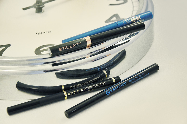 Сверху вниз: синяя подводка Pupa, подводка Stellary, подводка Artistry, подводка Essence Сверху вниз: синяя подводка Pupa, подводка Stellary, подводка Artistry, подводка Essence