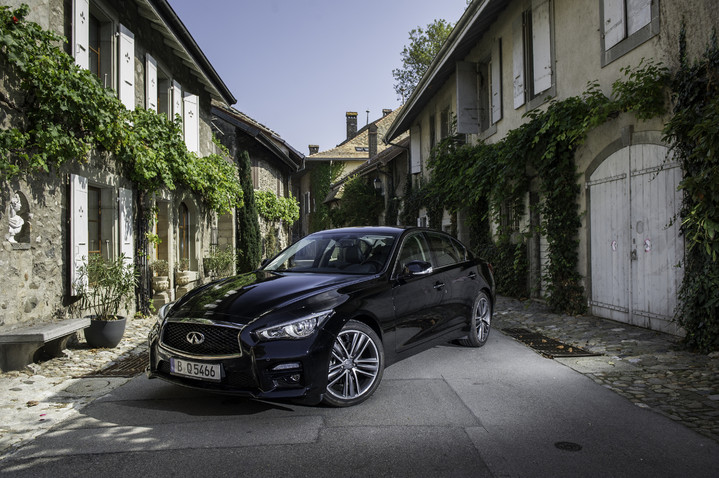 Infiniti Q50: тест-драйв FashionTime.ru Infiniti Q50: тест-драйв FashionTime.ru