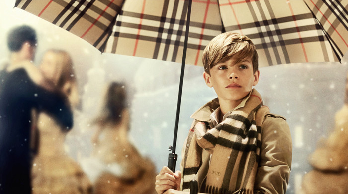 Ромео Бекхэм снялся в рождественском ролике Burberry Ромео Бекхэм снялся в рождественском ролике Burberry