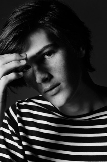 Сын Пирса Броснана снялся в рекламе Saint Laurent Сын Пирса Броснана снялся в рекламе Saint Laurent