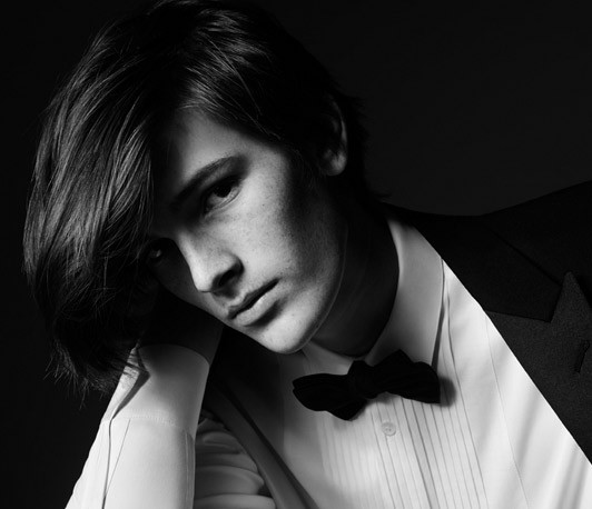 Сын Пирса Броснана снялся в рекламе Saint Laurent Сын Пирса Броснана снялся в рекламе Saint Laurent