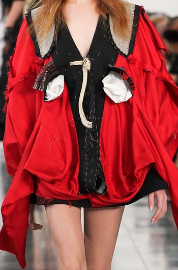 Первая коллекция Джона Гальяно для Maison Margiela Первая коллекция Джона Гальяно для Maison Margiela