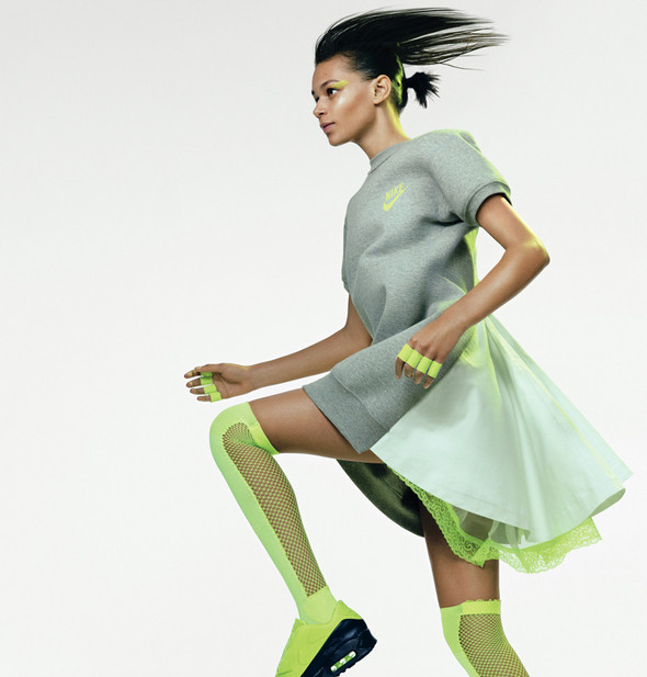 NikeLab и Sacai представили совместную летнюю коллекцию NikeLab и Sacai представили совместную летнюю коллекцию