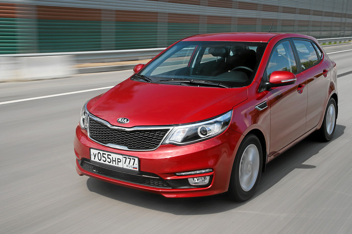 Киа хэтчбек 2015. Kia Rio 2015. Киа Рио 2015 красная. Kia Rio 2015г. Киа Рио хэтчбек 2015 года.