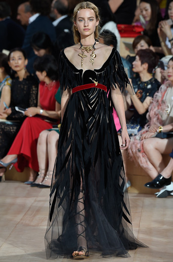 Неделя высокой моды в Париже: Valentino, осень 2015 Неделя высокой моды в Париже: Valentino, осень 2015