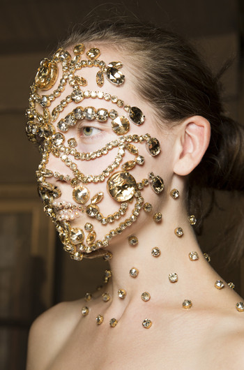 3. Пластмассовая фантазия от Jeremy Scott 3. Пластмассовая фантазия от Jeremy Scott