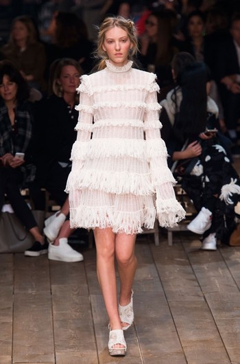 Неделя моды в Париже: Alexander McQueen весна-лето 2016 Неделя моды в Париже: Alexander McQueen весна-лето 2016