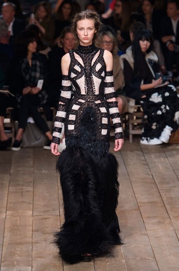 Неделя моды в Париже: Alexander McQueen весна-лето 2016 Неделя моды в Париже: Alexander McQueen весна-лето 2016