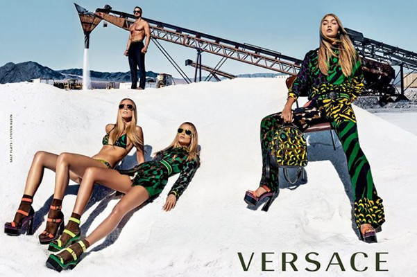 Состязание моделей: Хадид, Поли и Циммерман в Versace Spring 2016 