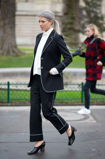 STREET-STYLE В ПАРИЖЕ: черно-белая классика STREET-STYLE В ПАРИЖЕ: черно-белая классика