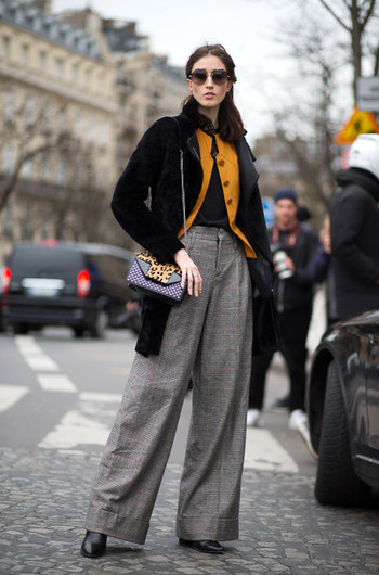 STREET-STYLE В ПАРИЖЕ: широкие брюки STREET-STYLE В ПАРИЖЕ: широкие брюки