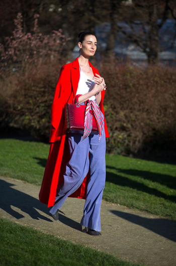 STREET-STYLE В ПАРИЖЕ: широкие брюки STREET-STYLE В ПАРИЖЕ: широкие брюки