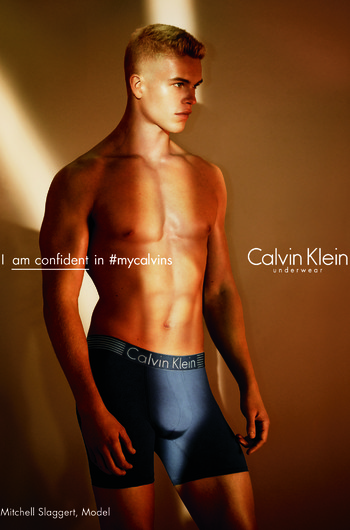 Calvin Klein представил рекламную кампанию с полуобнаженной Кендалл Дженнер Calvin Klein представил рекламную кампанию с полуобнаженной Кендалл Дженнер