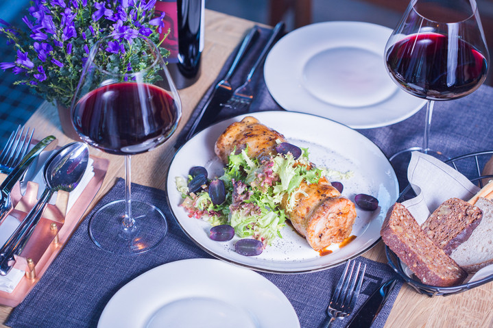 куда пойти 8 марта: Touche' wine bar&kitchen куда пойти 8 марта: Touche' wine bar&kitchen