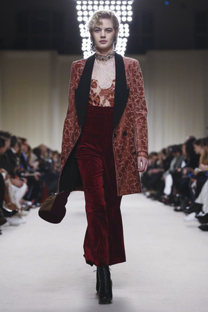 Глянцевый шик: Lanvin на Неделе моды в Париже осень-зима 2016 Глянцевый шик: Lanvin на Неделе моды в Париже осень-зима 2016