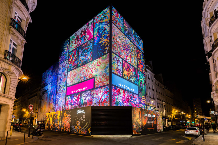 Бутик Longchamp в Париже удивил роскошным фасадом