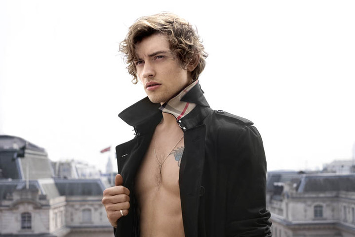Новый мужской аромат Burberry в объективе оскароносного режиссера Новый мужской аромат Burberry в объективе оскароносного режиссера