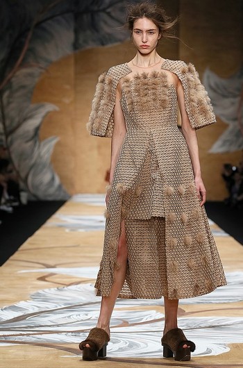 Неделя моды Mercedes-Benz Fashion Week Russia, дизайнер Alena Akhmadullina Неделя моды Mercedes-Benz Fashion Week Russia, дизайнер Alena Akhmadullina