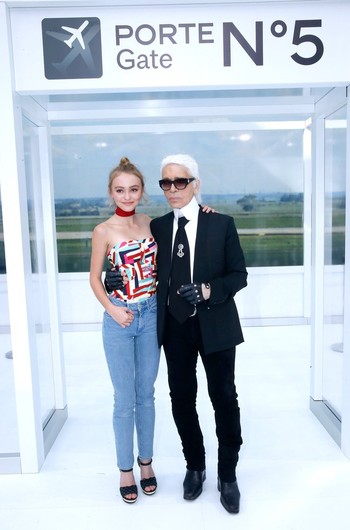 Сотрудничество с брендом Chanel Сотрудничество с брендом Chanel