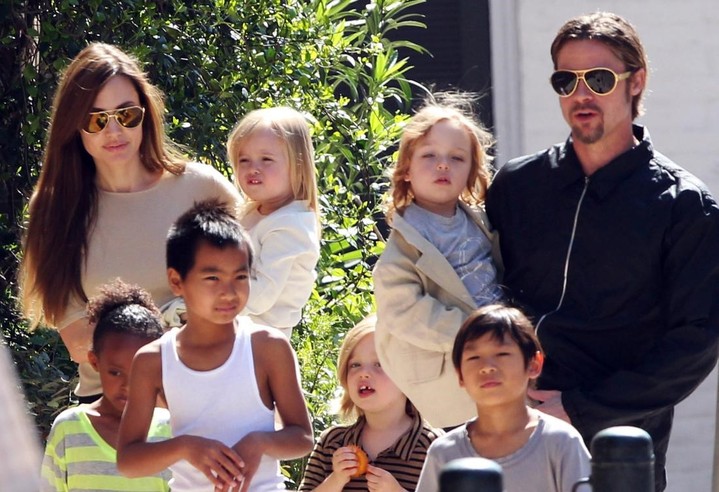 Анджелина Джоли и Брэд Питт усыновят седьмого ребенка 