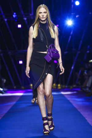 Неделя моды в Милане: все, что нужно знать о показе Versace Неделя моды в Милане: все, что нужно знать о показе Versace