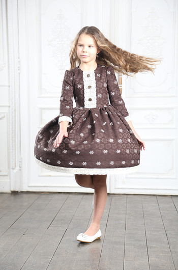 Дочь певицы МакSим примеряет платья модного бренда Alisia Fiori