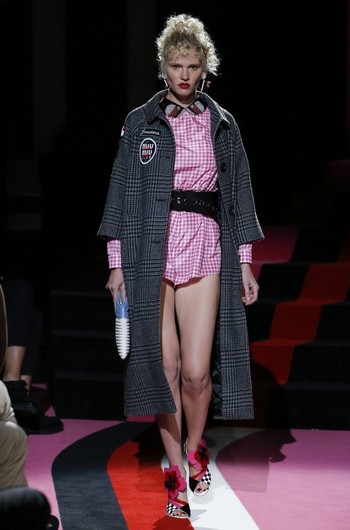 Круизная коллекция Miu Miu 2018: кабаре и «Формула-1» Круизная коллекция Miu Miu 2018: кабаре и «Формула-1»