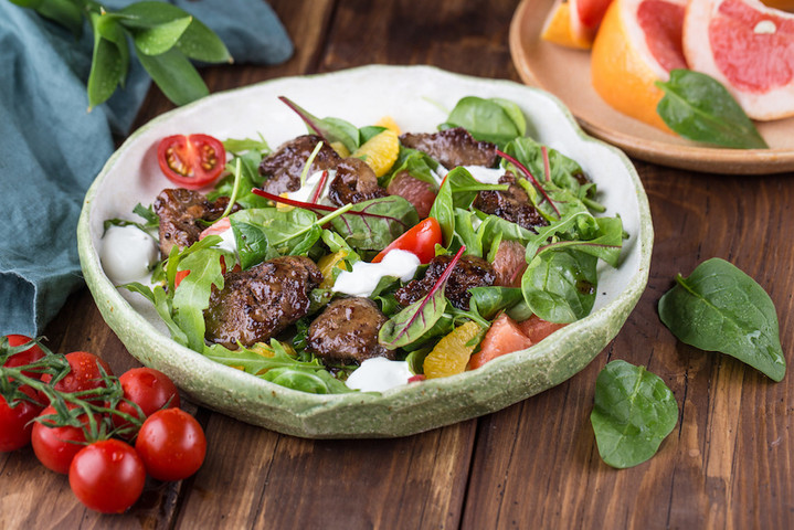 Зеленый салат с куриной печенью Зеленый салат с куриной печенью