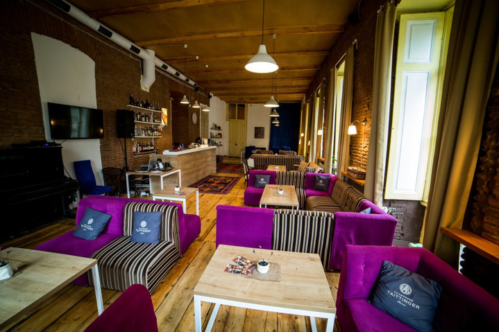 Ресторан гостиная Famous Tbilisi Ресторан гостиная Famous Tbilisi