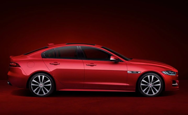 Jaguar Land Rover объявляет о старте приема заказов на новый Jaguar XE Jaguar Land Rover объявляет о старте приема заказов на новый Jaguar XE