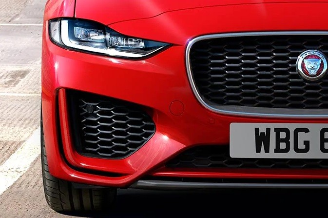 Jaguar Land Rover объявляет о старте приема заказов на новый Jaguar XE Jaguar Land Rover объявляет о старте приема заказов на новый Jaguar XE