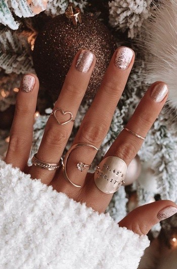 Секреты новогоднего маникюра от владелицы салонов Nail Sunny Секреты новогоднего маникюра от владелицы салонов Nail Sunny