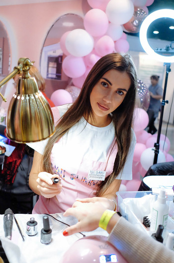 Секреты новогоднего маникюра от владелицы салонов Nail Sunny Секреты новогоднего маникюра от владелицы салонов Nail Sunny