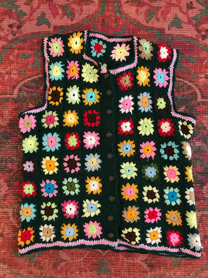 Жилет в технике «Бабушкин квадрат» (1960-1970 гг.) €48,65 Жилет в технике «Бабушкин квадрат» (1960-1970 гг.) €48,65