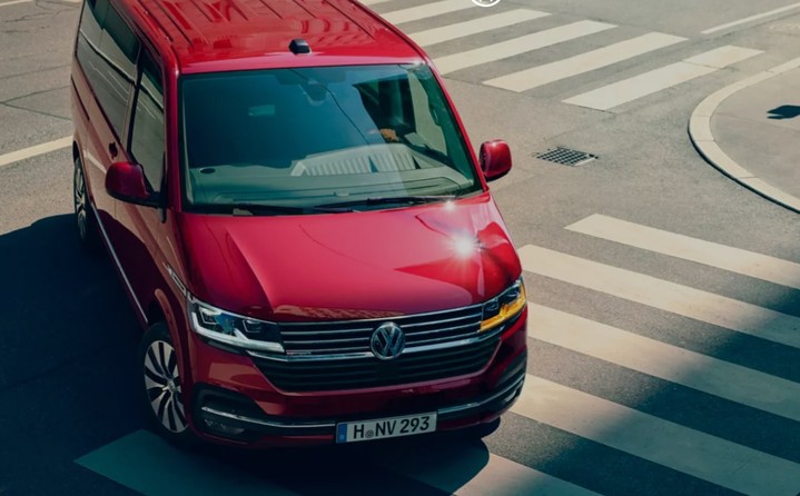 Multivan Volkswagen красно белый