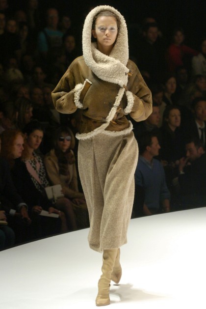 Alexander McQueen осень-зима 2004 Alexander McQueen осень-зима 2004