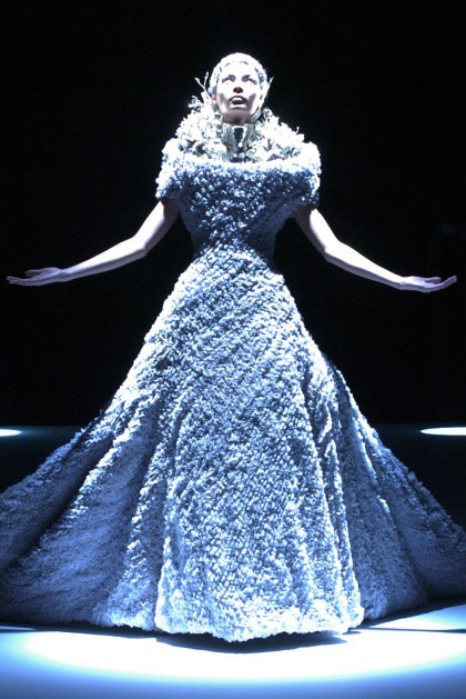 Alexander McQueen осень-зима 2004 Alexander McQueen осень-зима 2004