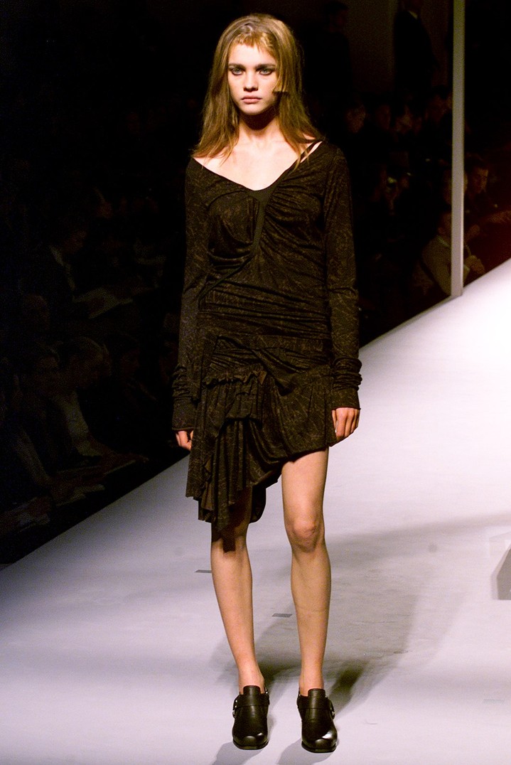 Chalayan осень-зима 2002 Chalayan осень-зима 2002