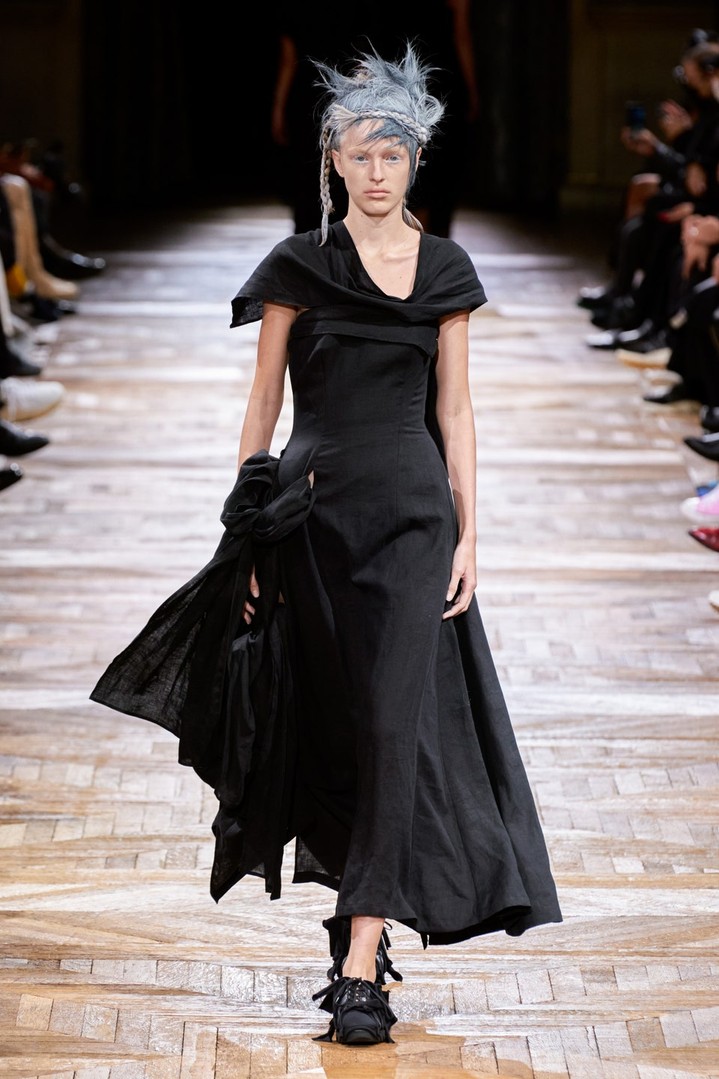 Yohji Yamamoto весна-лето 2022 Yohji Yamamoto весна-лето 2022